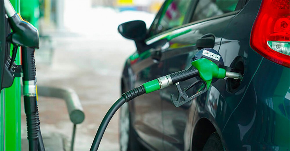 Benzina este mai scumpă cu aproape 5 lei decât motorina